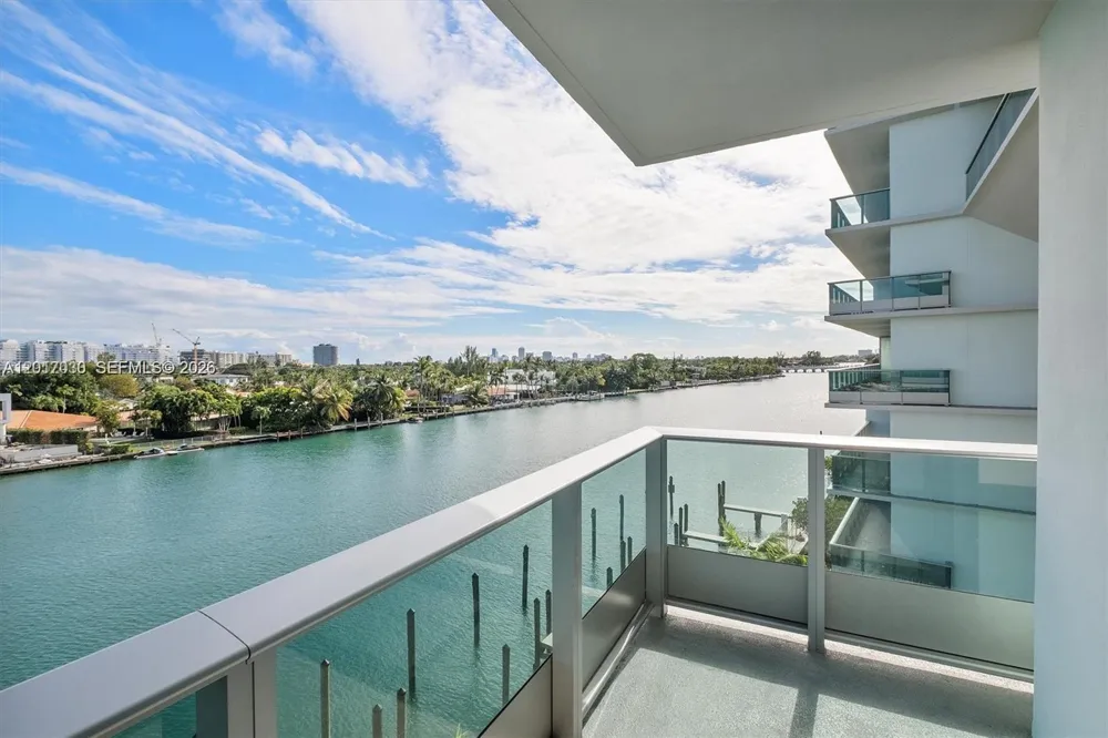 9221 E Bay Harbor Dr #309 Bay Harbor Islands, FL 33154