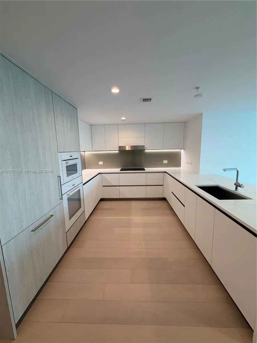 9221 E Bay Harbor Dr #309 Bay Harbor Islands, FL 33154