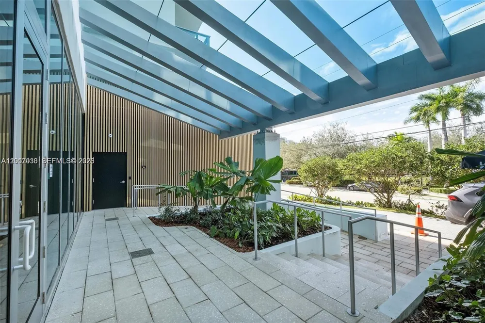 9221 E Bay Harbor Dr #309 Bay Harbor Islands, FL 33154