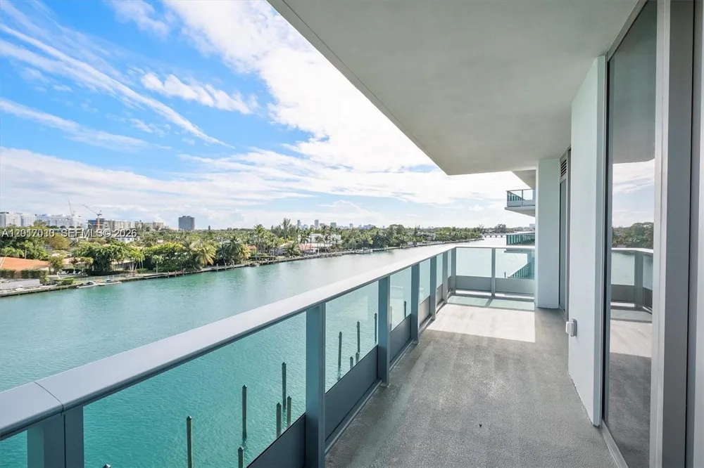 9221 E Bay Harbor Dr #309 Bay Harbor Islands, FL 33154
