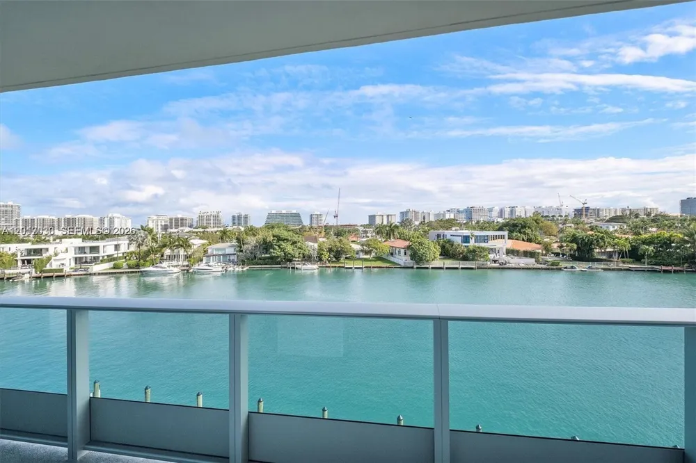9221 E Bay Harbor Dr #309 Bay Harbor Islands, FL 33154