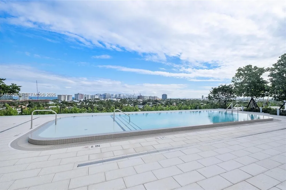 9221 E Bay Harbor Dr #309 Bay Harbor Islands, FL 33154