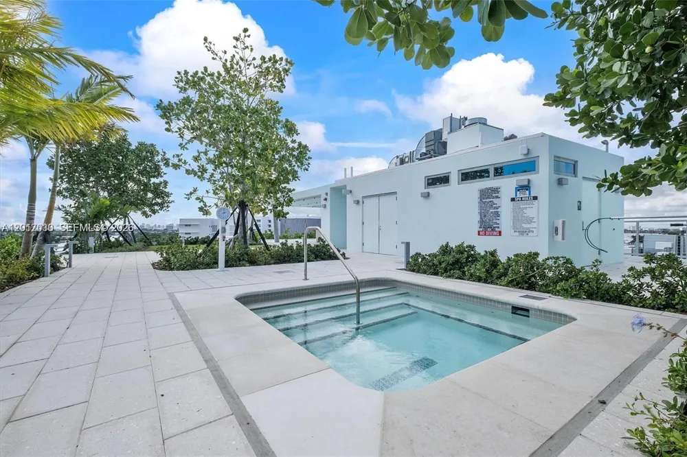 9221 E Bay Harbor Dr #309 Bay Harbor Islands, FL 33154