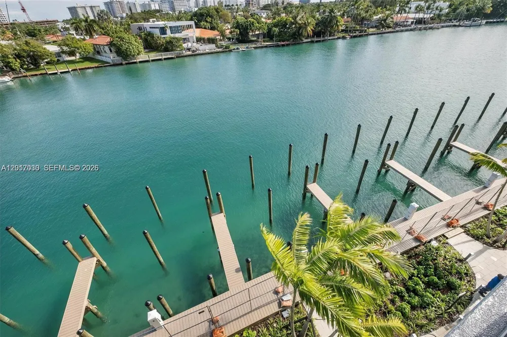 9221 E Bay Harbor Dr #309 Bay Harbor Islands, FL 33154
