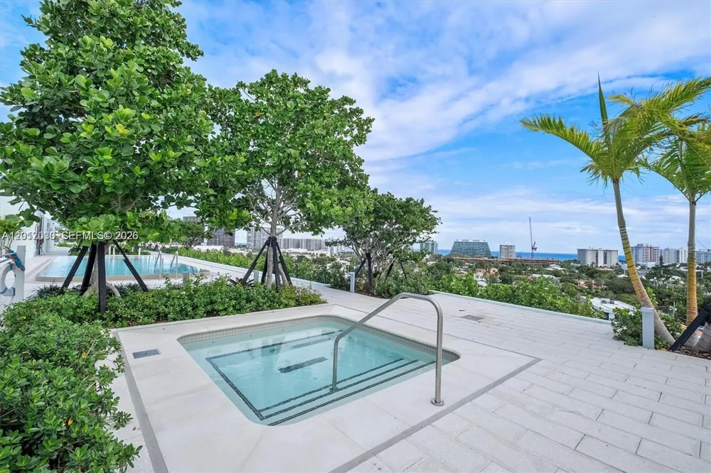 9221 E Bay Harbor Dr #309 Bay Harbor Islands, FL 33154
