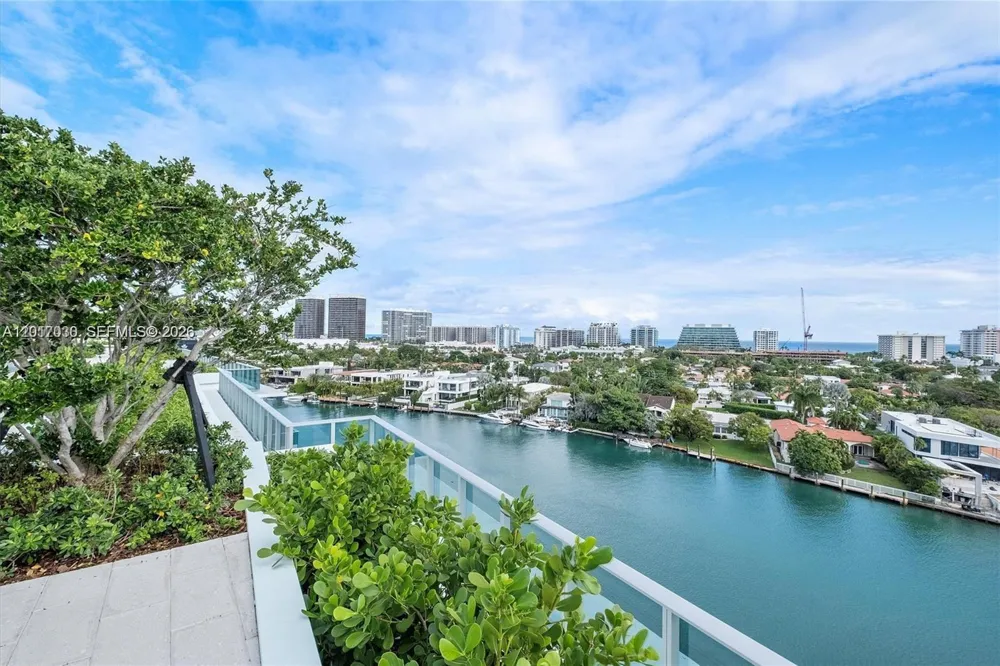 9221 E Bay Harbor Dr #309 Bay Harbor Islands, FL 33154