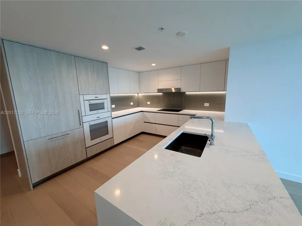 9221 E Bay Harbor Dr #309 Bay Harbor Islands, FL 33154