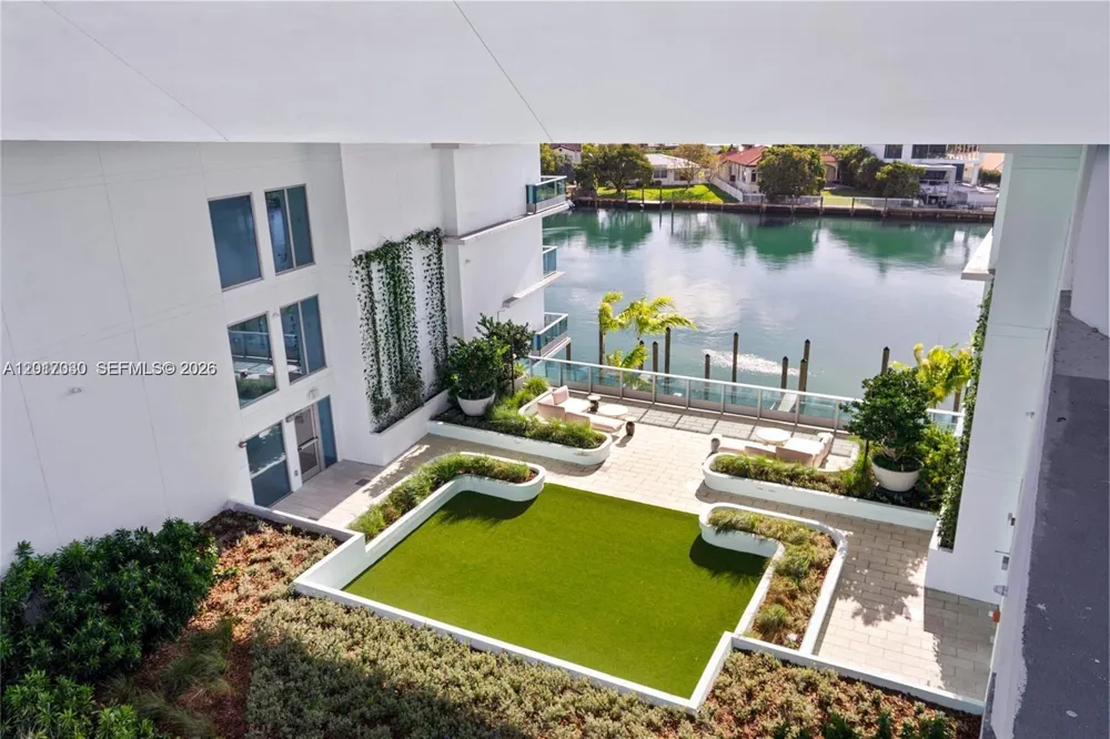 9221 E Bay Harbor Dr #309 Bay Harbor Islands, FL 33154