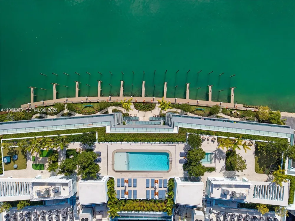 9221 E Bay Harbor Dr #309 Bay Harbor Islands, FL 33154