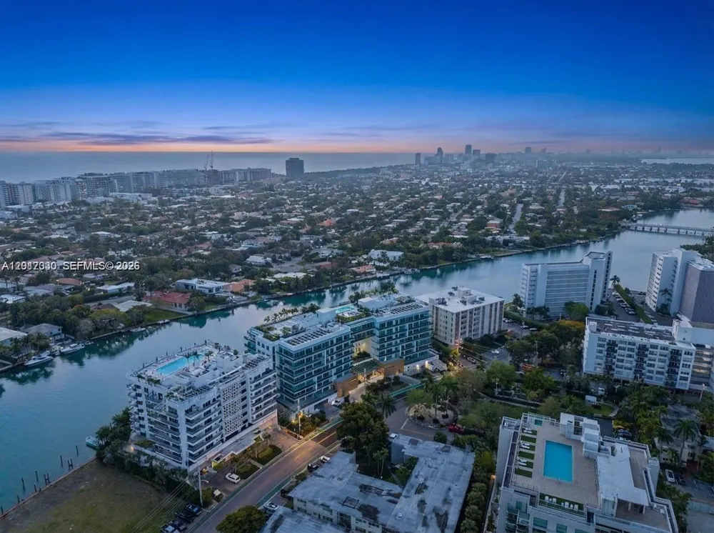 9221 E Bay Harbor Dr #309 Bay Harbor Islands, FL 33154