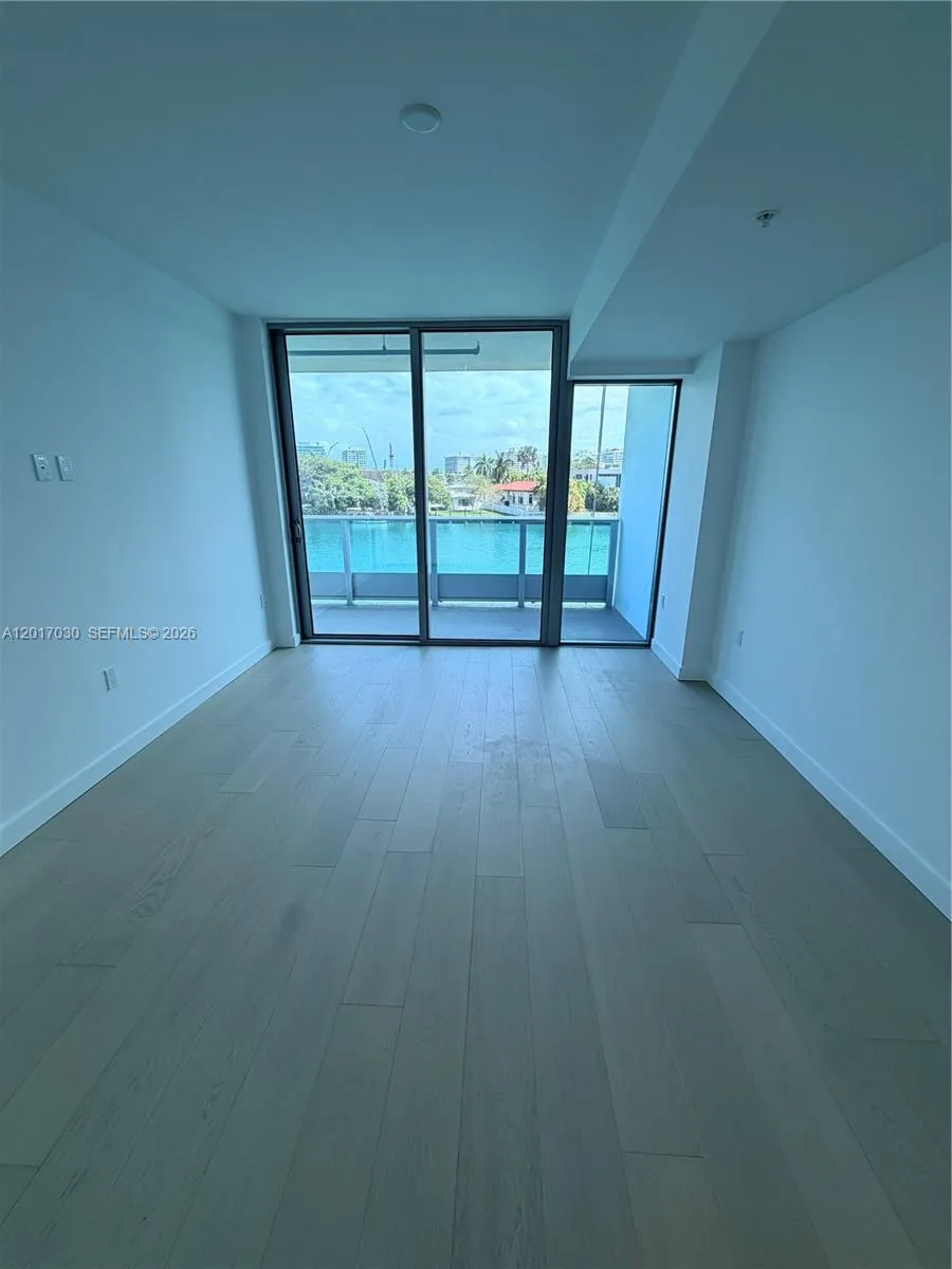 9221 E Bay Harbor Dr #309 Bay Harbor Islands, FL 33154