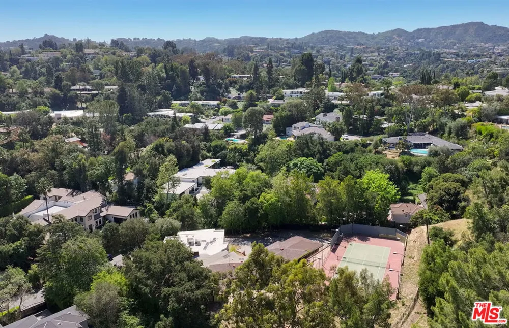 16145 High Valley Place Encino, CA 91436