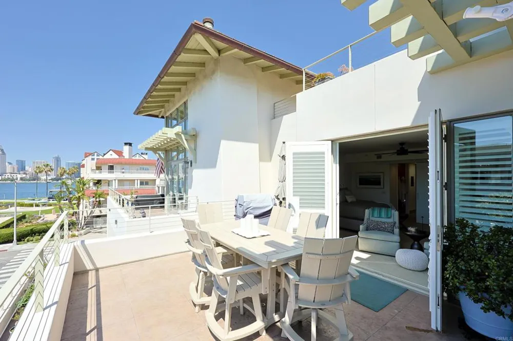 1220 1st Street #303 Coronado, CA 92118