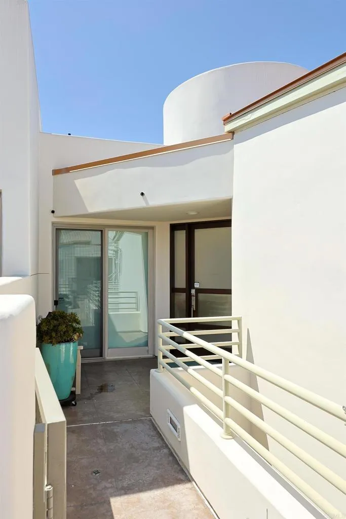 1220 1st Street #303 Coronado, CA 92118