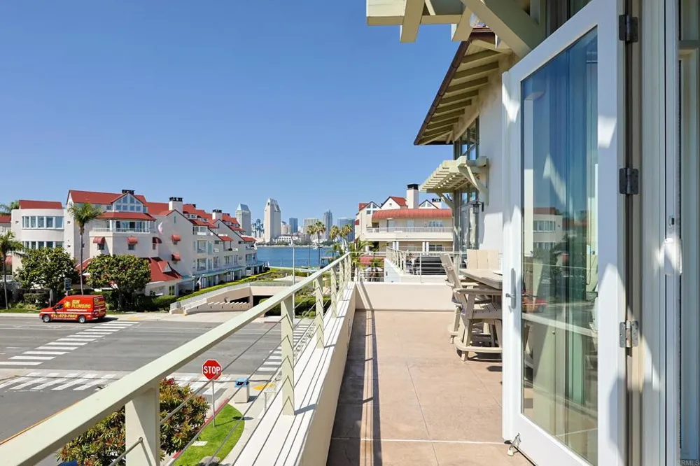 1220 1st Street #303 Coronado, CA 92118