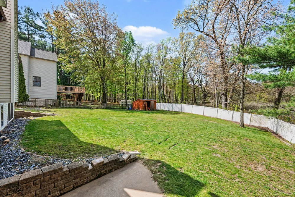 4696 Forest Creek Drive Kalamazoo, MI 49009