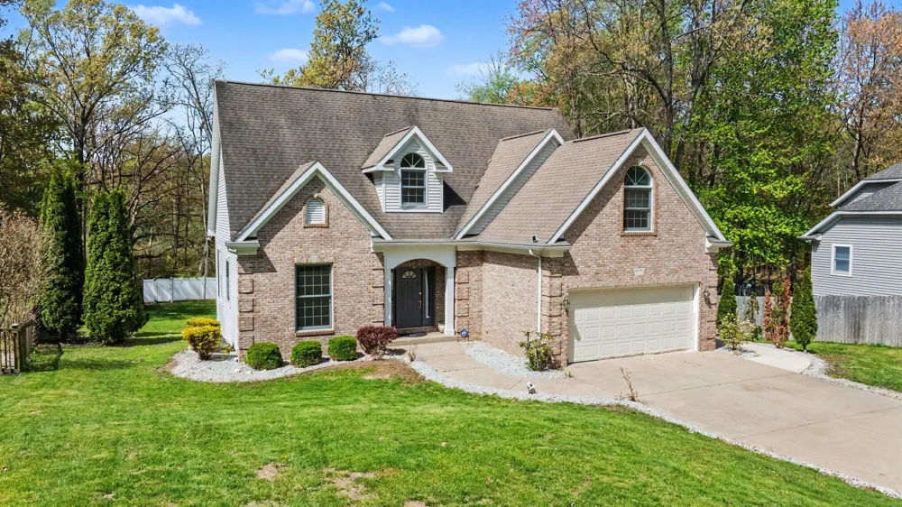 4696 Forest Creek Drive Kalamazoo, MI 49009
