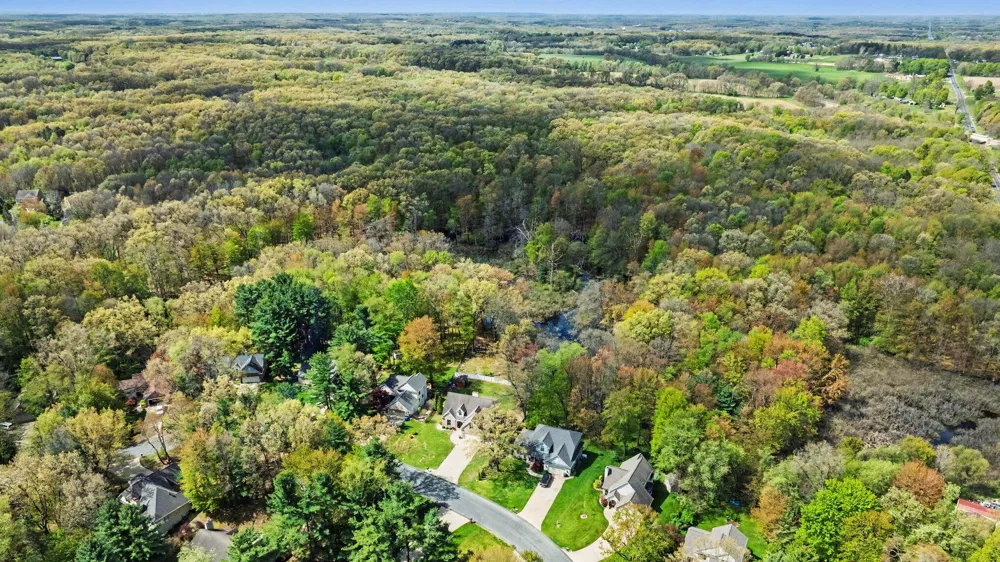 4696 Forest Creek Drive Kalamazoo, MI 49009
