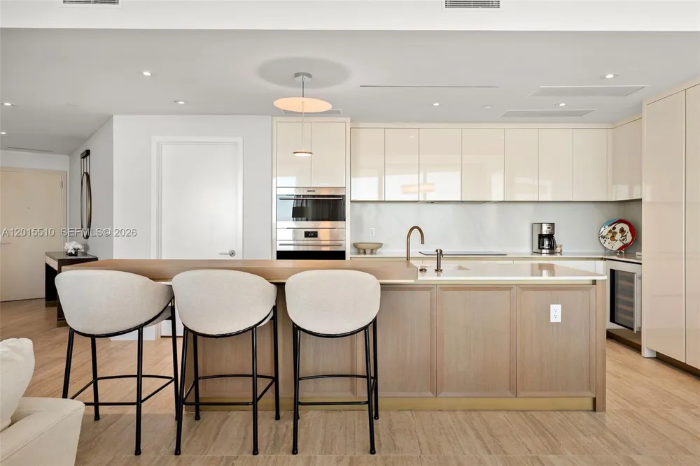 525 Fort Lauderdale Beach Blvd #702 Fort Lauderdale, FL 33304