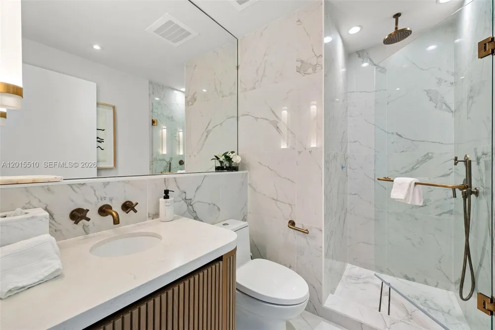 525 Fort Lauderdale Beach Blvd #702 Fort Lauderdale, FL 33304