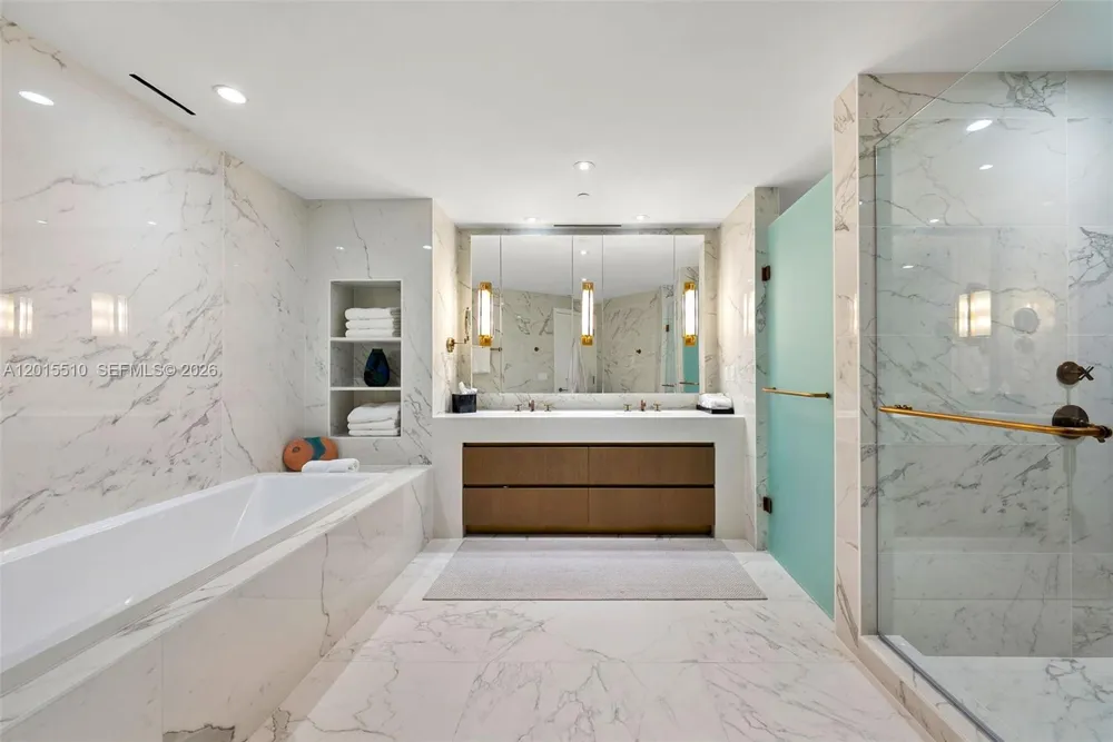 525 Fort Lauderdale Beach Blvd #702 Fort Lauderdale, FL 33304