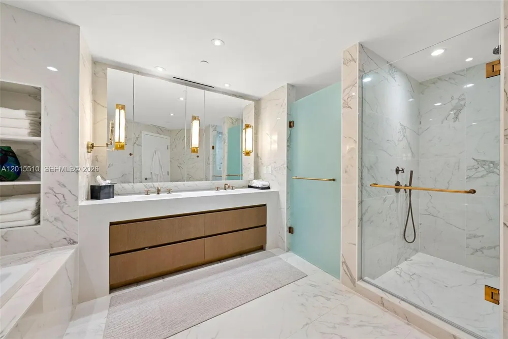 525 Fort Lauderdale Beach Blvd #702 Fort Lauderdale, FL 33304