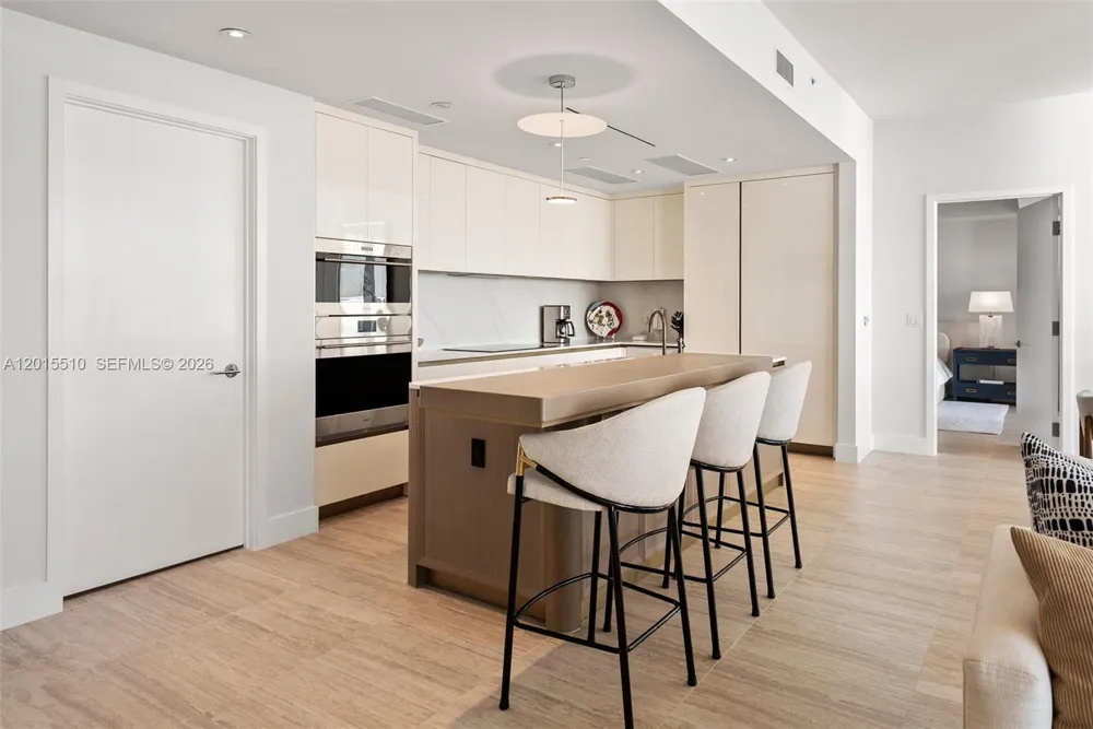 525 Fort Lauderdale Beach Blvd #702 Fort Lauderdale, FL 33304