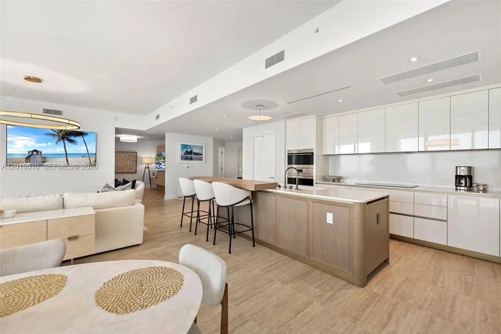 525 Fort Lauderdale Beach Blvd #702 Fort Lauderdale, FL 33304