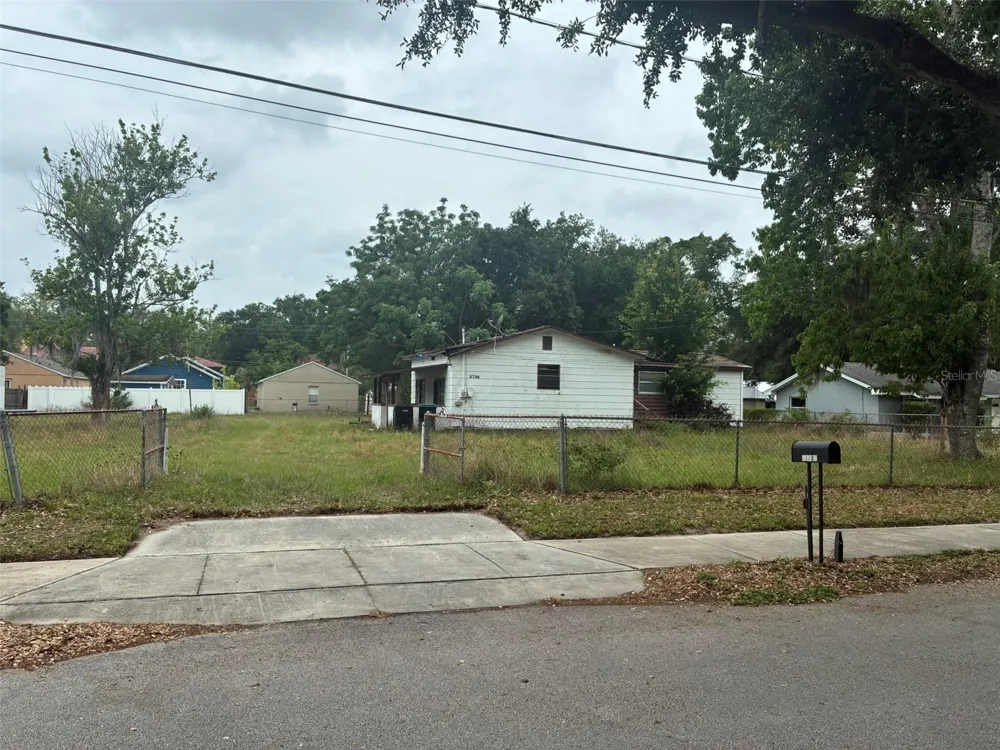 2726 S BROWN AVENUE Orlando, FL 32806