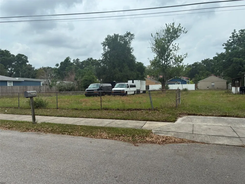 2726 S BROWN AVENUE Orlando, FL 32806