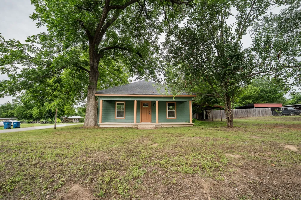 308 W Pine Street Winnsboro, TX 75494
