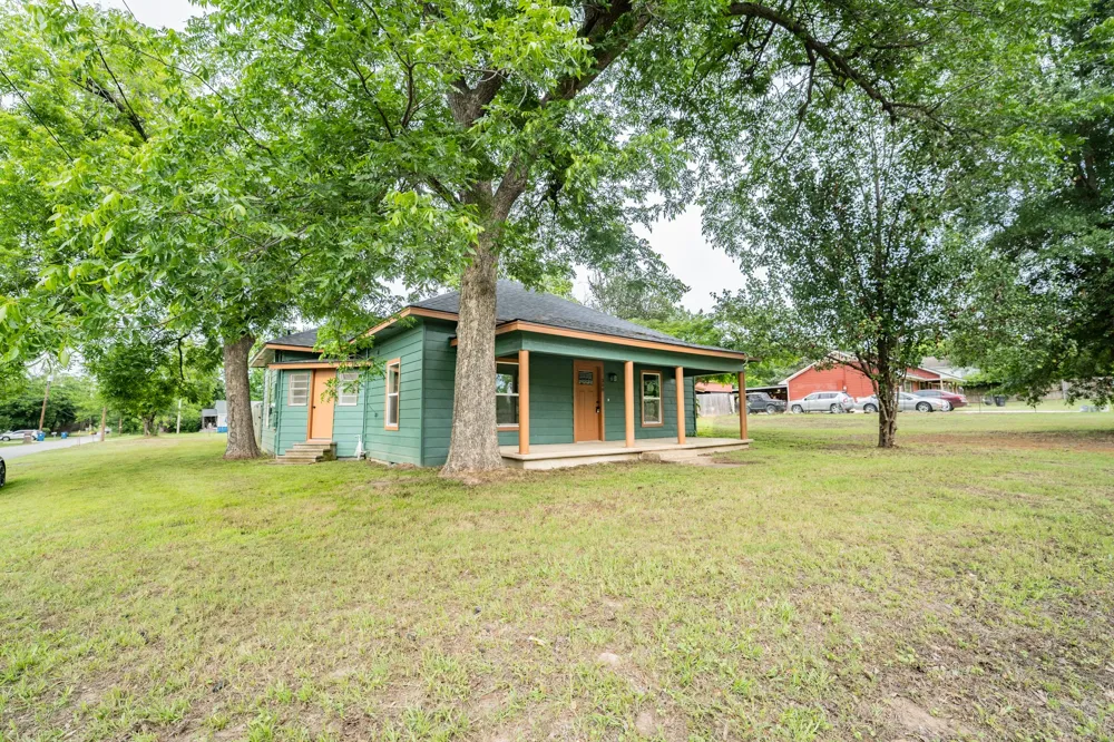 308 W Pine Street Winnsboro, TX 75494