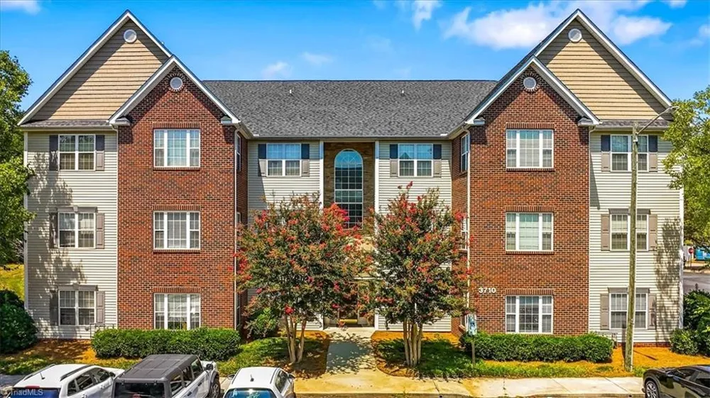 3710 Spanish Peak Drive #2B High Point, NC 27265