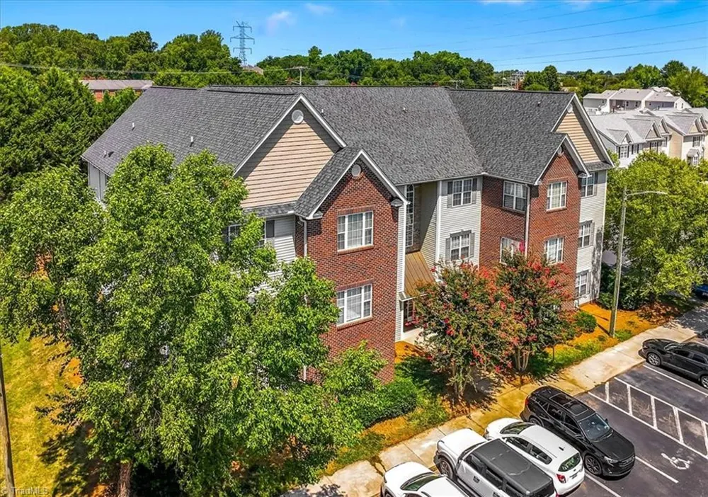 3710 Spanish Peak Drive #2B High Point, NC 27265