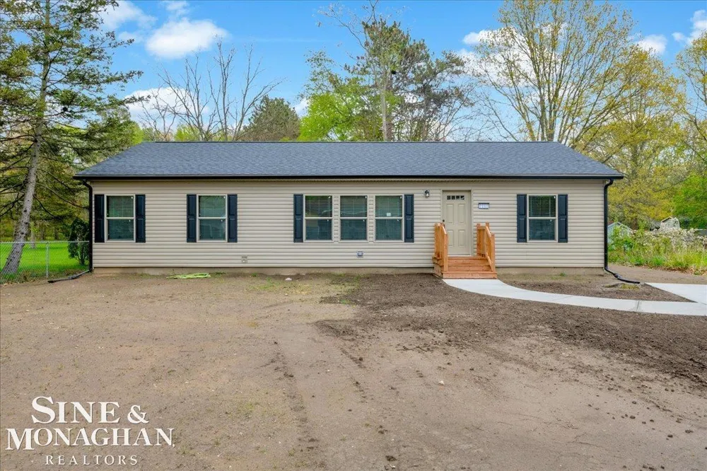 2060 Washington Street Algonac City, MI 48001