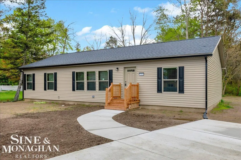 2060 Washington Street Algonac City, MI 48001