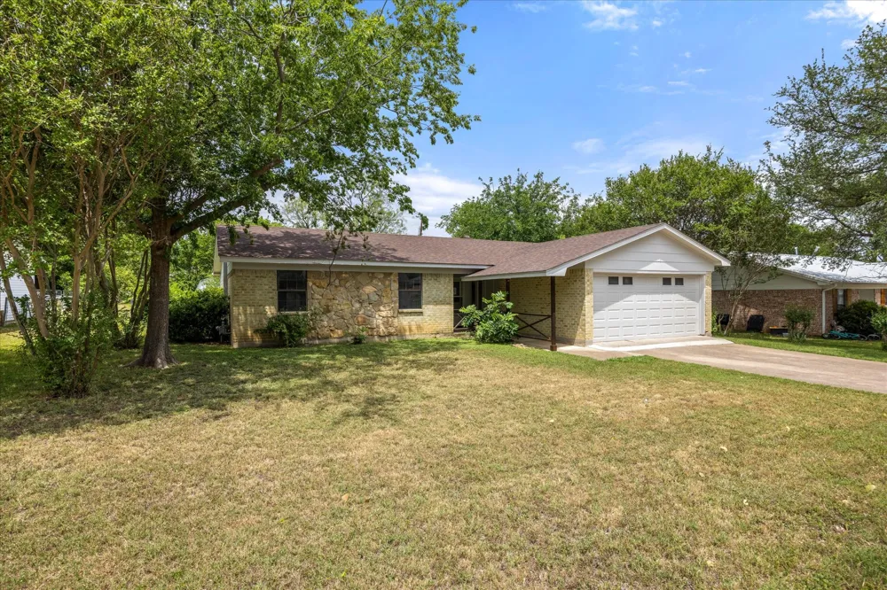 606 Nancy Drive Glen Rose, TX 76043