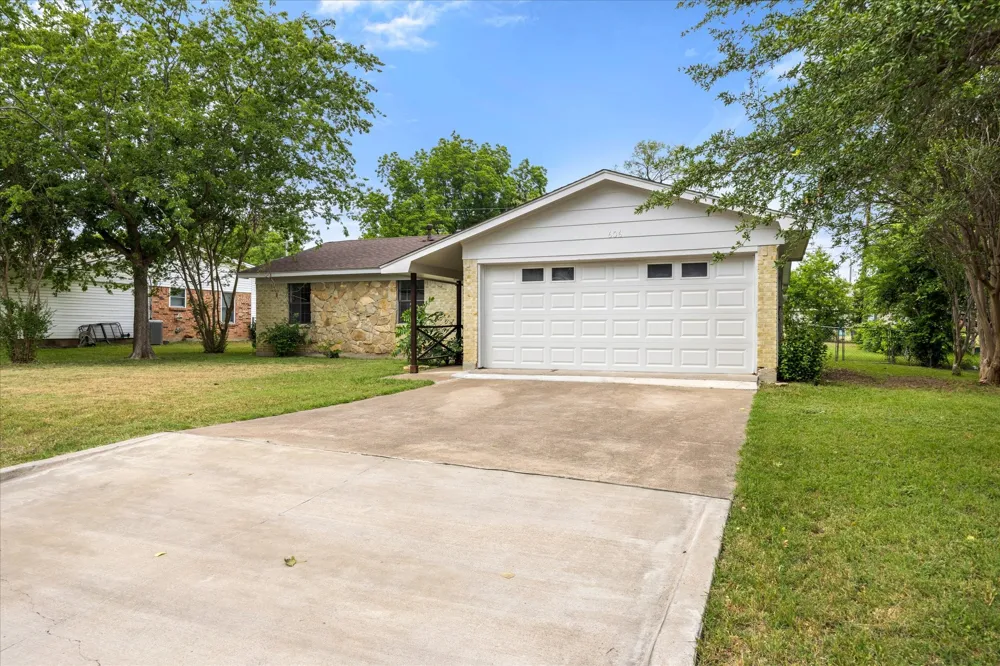 606 Nancy Drive Glen Rose, TX 76043