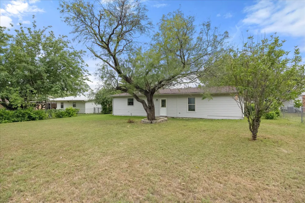 606 Nancy Drive Glen Rose, TX 76043