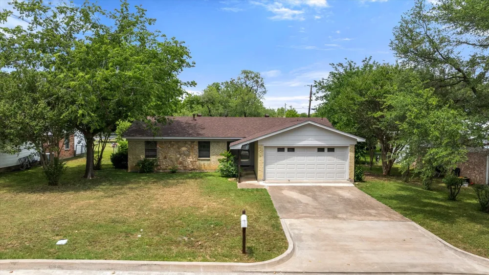 606 Nancy Drive Glen Rose, TX 76043