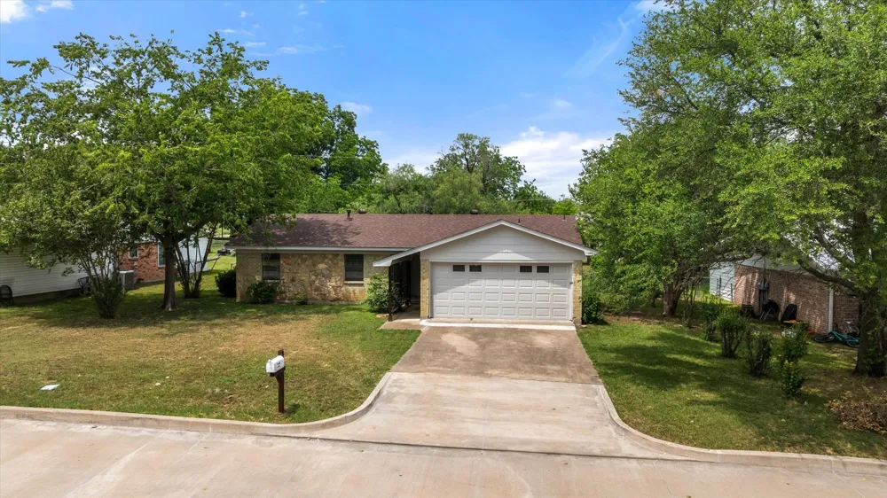 606 Nancy Drive Glen Rose, TX 76043