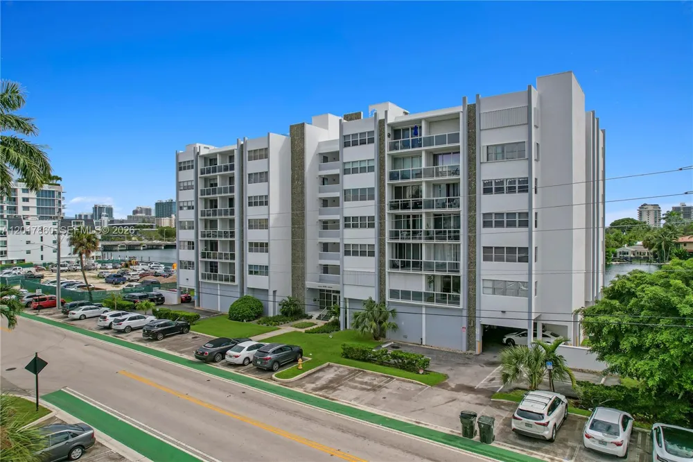 9381 E Bay Harbor Dr #301N Bay Harbor Islands, FL 33154