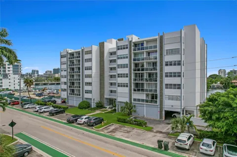 9381 E Bay Harbor Dr #301N