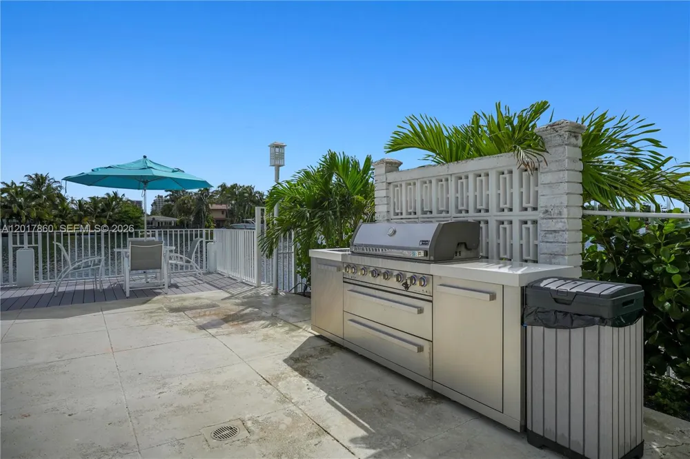 9381 E Bay Harbor Dr #301N Bay Harbor Islands, FL 33154