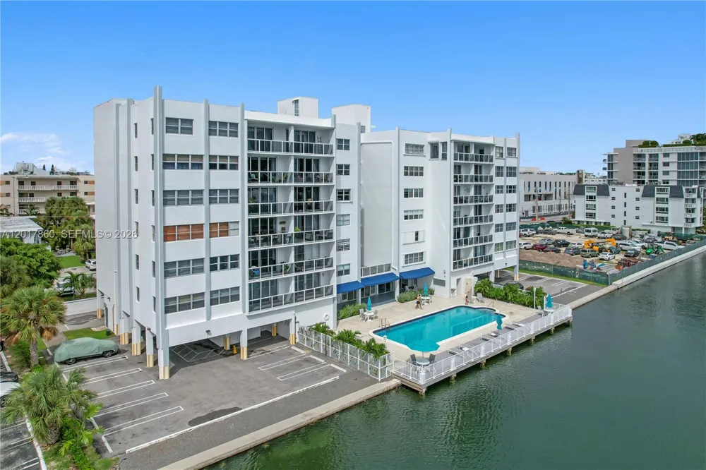 9381 E Bay Harbor Dr #301N Bay Harbor Islands, FL 33154