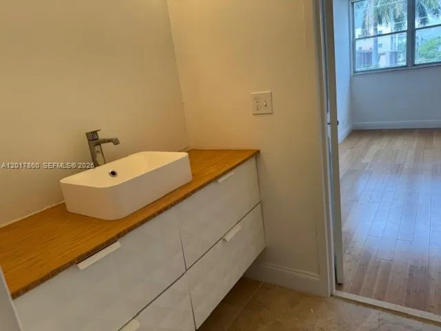9381 E Bay Harbor Dr #301N Bay Harbor Islands, FL 33154