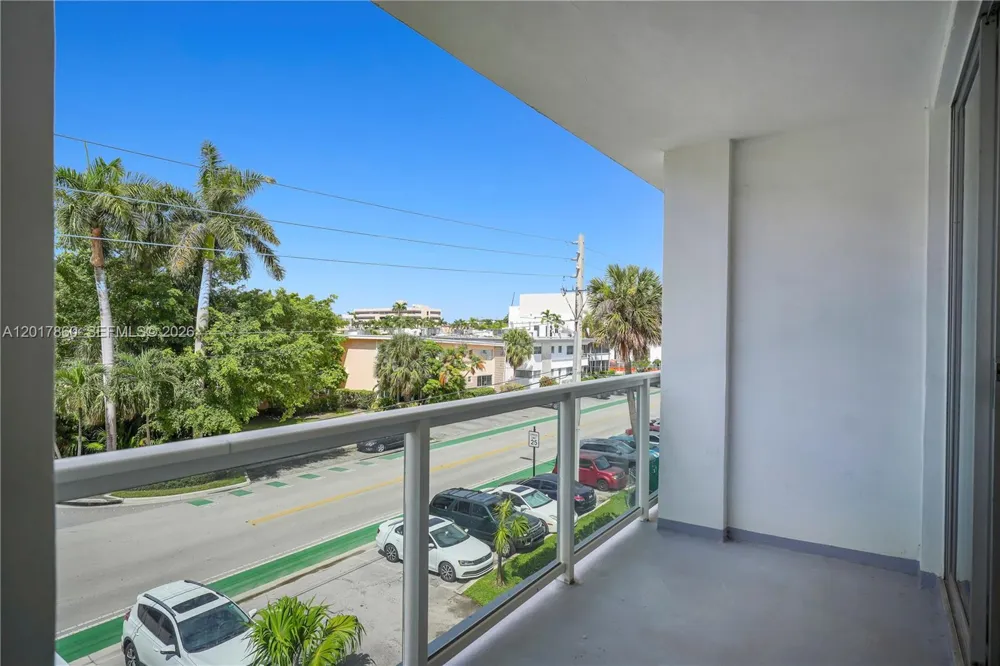 9381 E Bay Harbor Dr #301N Bay Harbor Islands, FL 33154