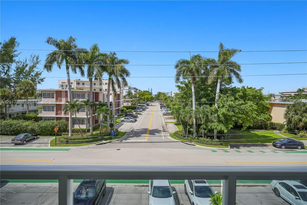 9381 E Bay Harbor Dr #301N Bay Harbor Islands, FL 33154