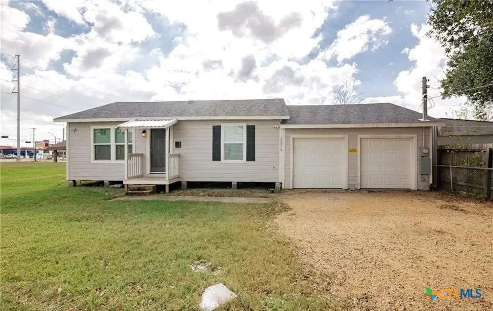 2003 Woodlawn Street #rear Victoria, TX 77901