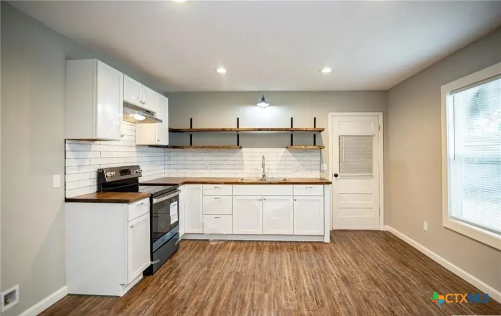 2003 Woodlawn Street #rear Victoria, TX 77901